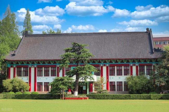 211大學招聘沒編制，兩個女生找不到工作，護理學本科不好就業(yè)？